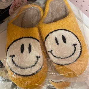 Smile house slippers